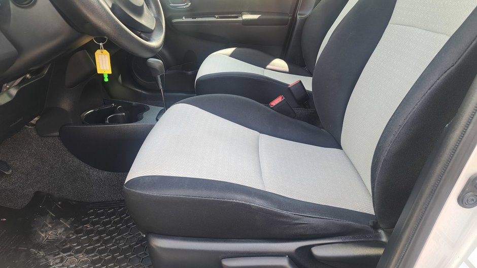 2012 Toyota Yaris Hatchback 5DR LE 4A-7