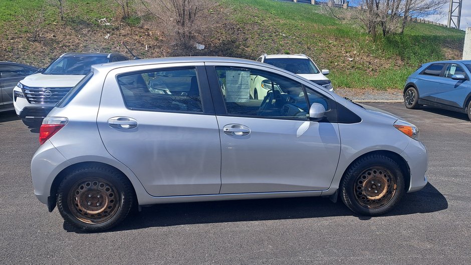2012 Toyota Yaris Hatchback 5DR LE 4A-2