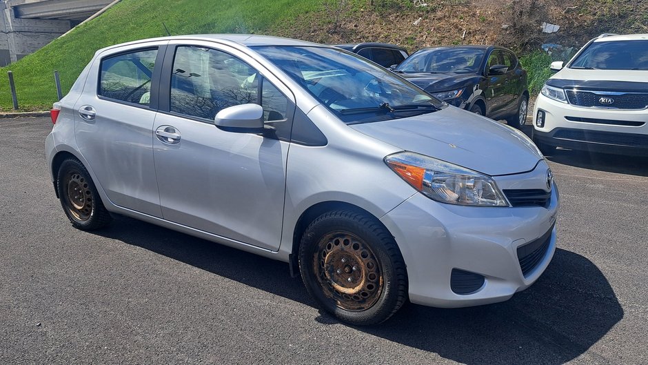 2012 Toyota Yaris Hatchback 5DR LE 4A-1