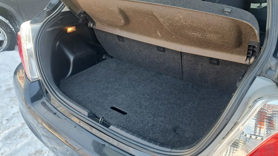 2013 Toyota Yaris LE-26