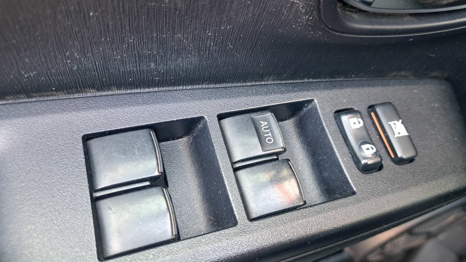 2013 Toyota Yaris LE-19