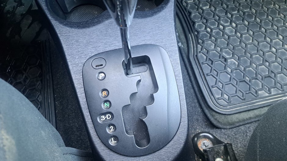 2013 Toyota Yaris LE-18