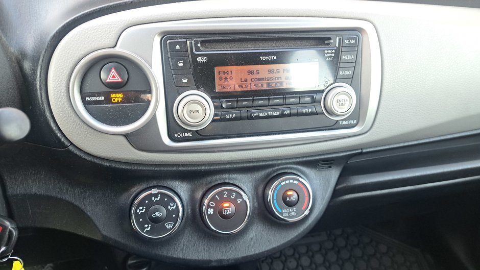 2013 Toyota Yaris LE-15