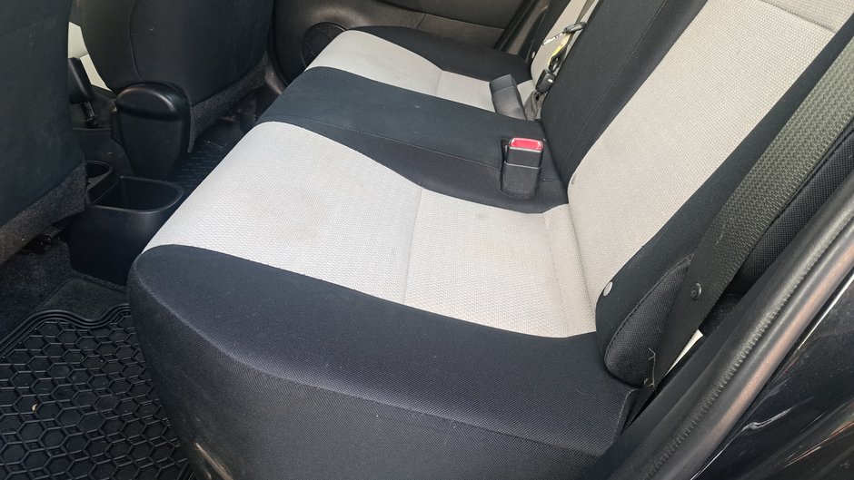 2013 Toyota Yaris LE-21