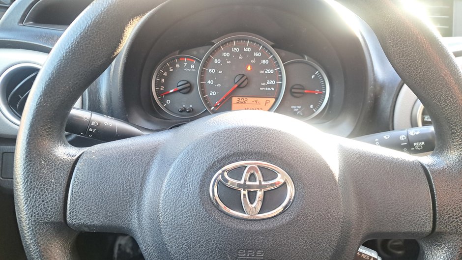 2013 Toyota Yaris LE-10