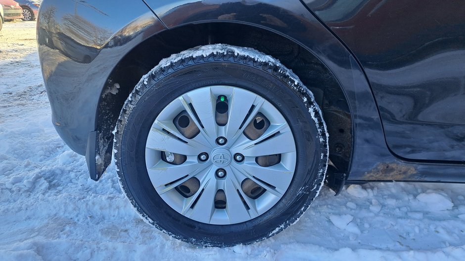 2013 Toyota Yaris LE-28