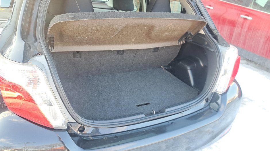 2013 Toyota Yaris LE-25