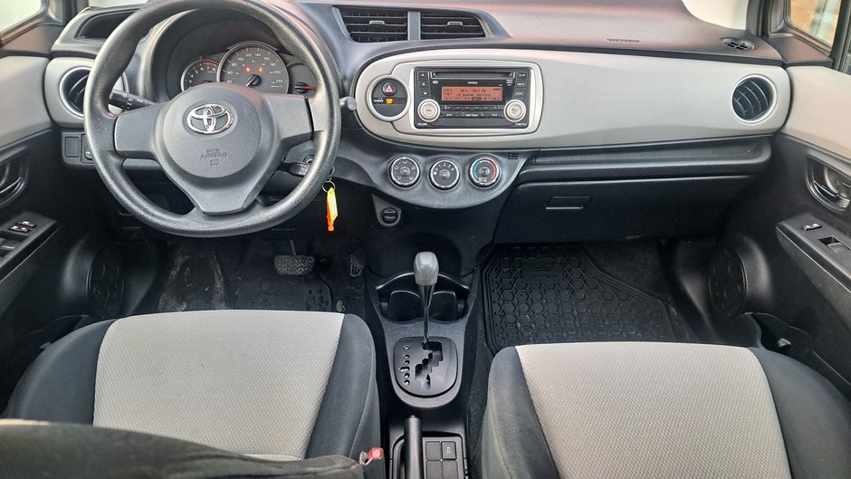 2013 Toyota Yaris LE-24