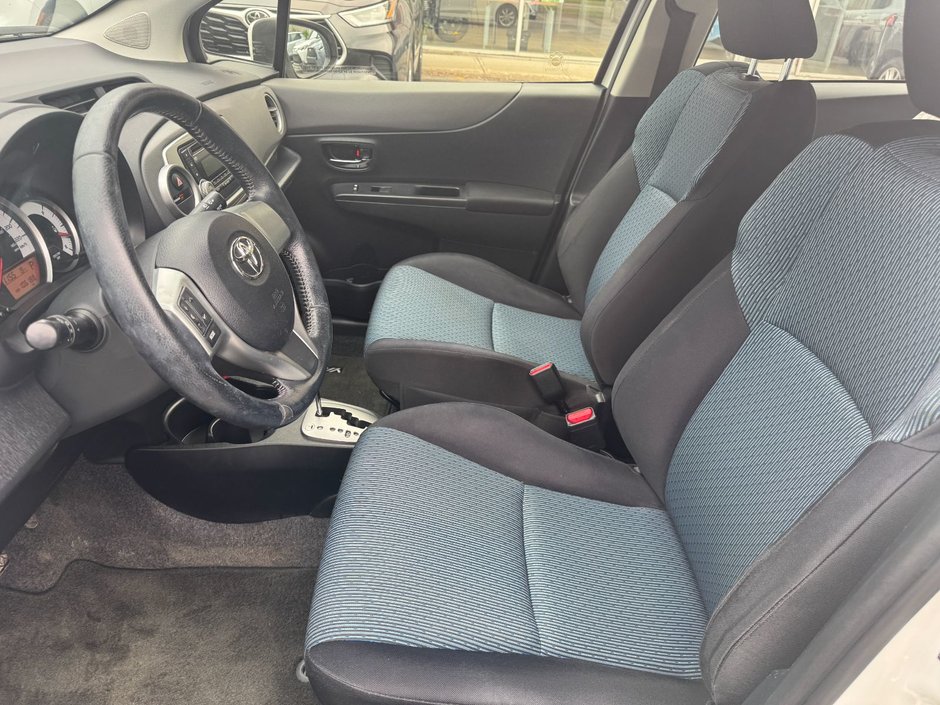 2013 Toyota Yaris LE-10