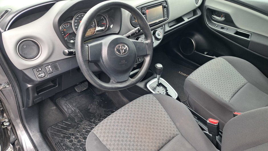 2016 Toyota Yaris LE-8