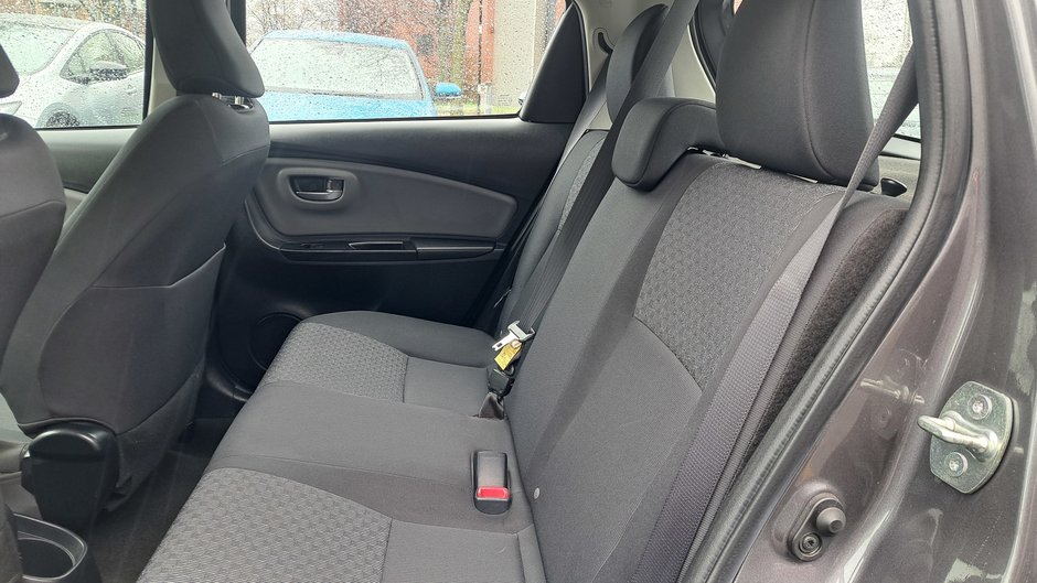 2016 Toyota Yaris LE-21