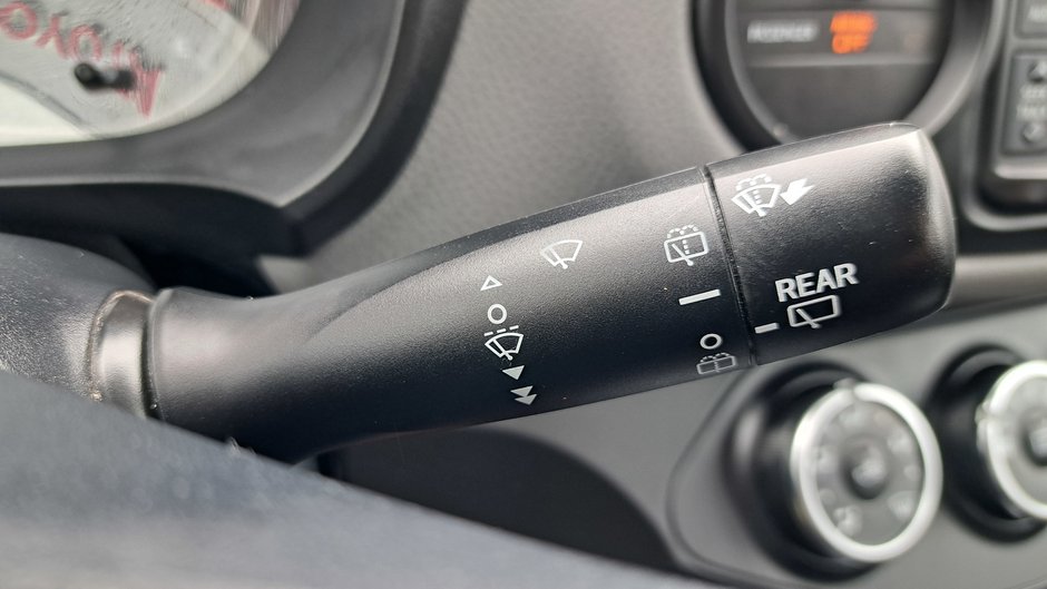 2016 Toyota Yaris LE-9