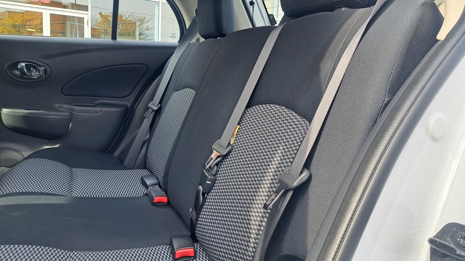 2015 Nissan Micra SV-23