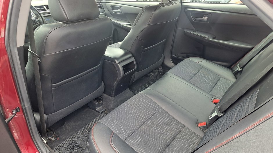 2015 Voitures Toyota Camry SE-24