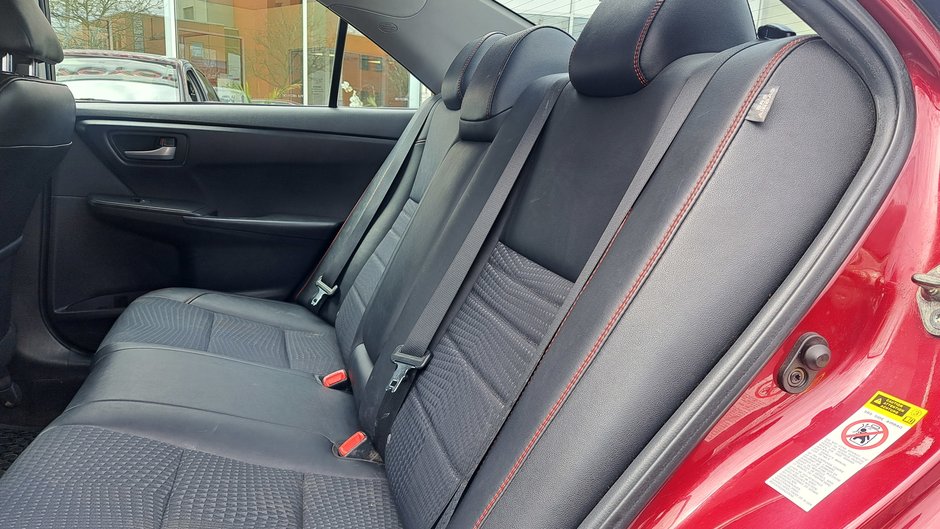 2015 Voitures Toyota Camry SE-23
