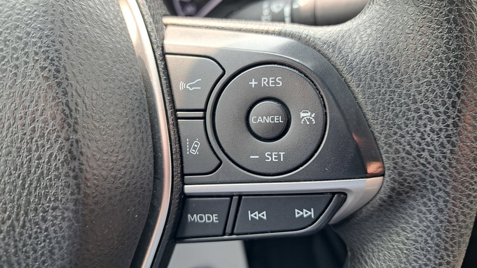 Toyota Camry Hybrid LE 2021-12