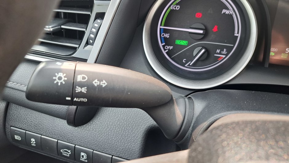 Toyota Camry Hybrid LE 2021-15