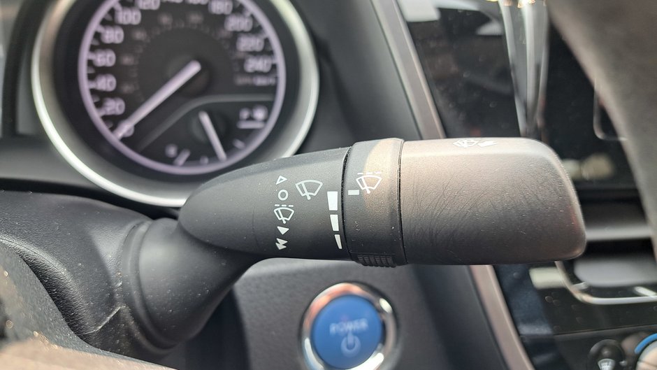 Toyota Camry Hybrid LE 2021-13