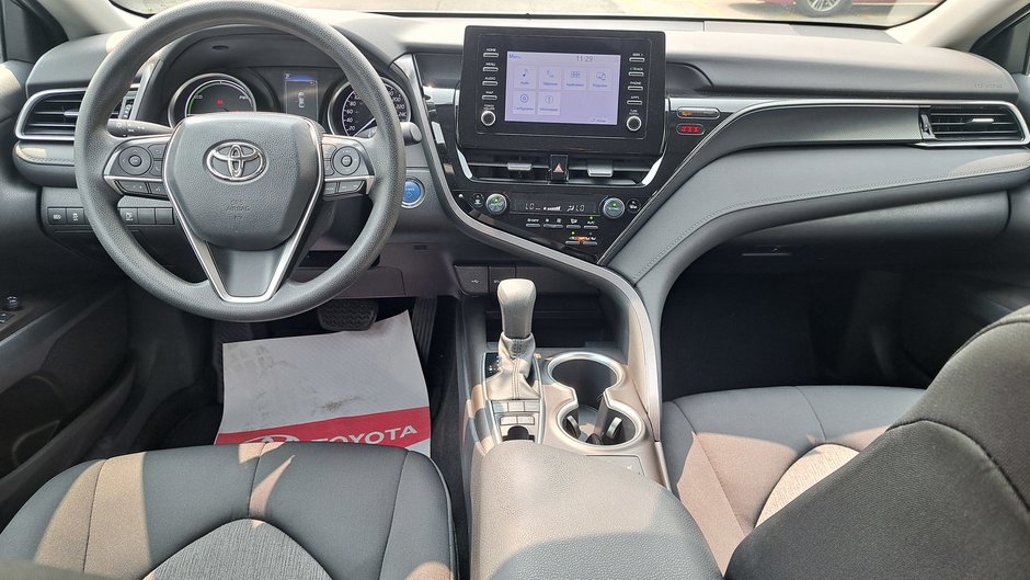 Toyota Camry Hybrid LE 2021-29