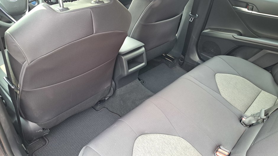 Toyota Camry Hybrid LE 2021-28