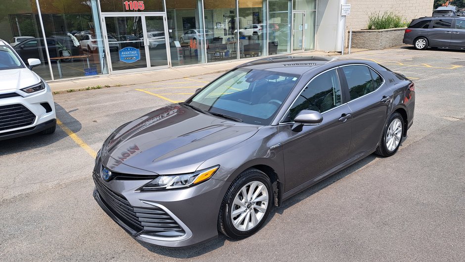 Toyota Camry Hybrid LE 2021-37