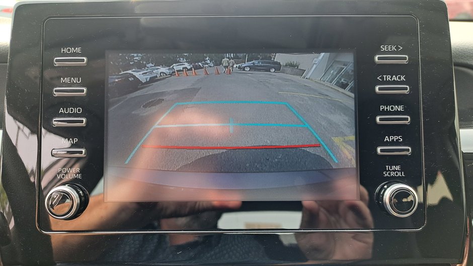 Toyota Camry Hybrid LE 2021-18