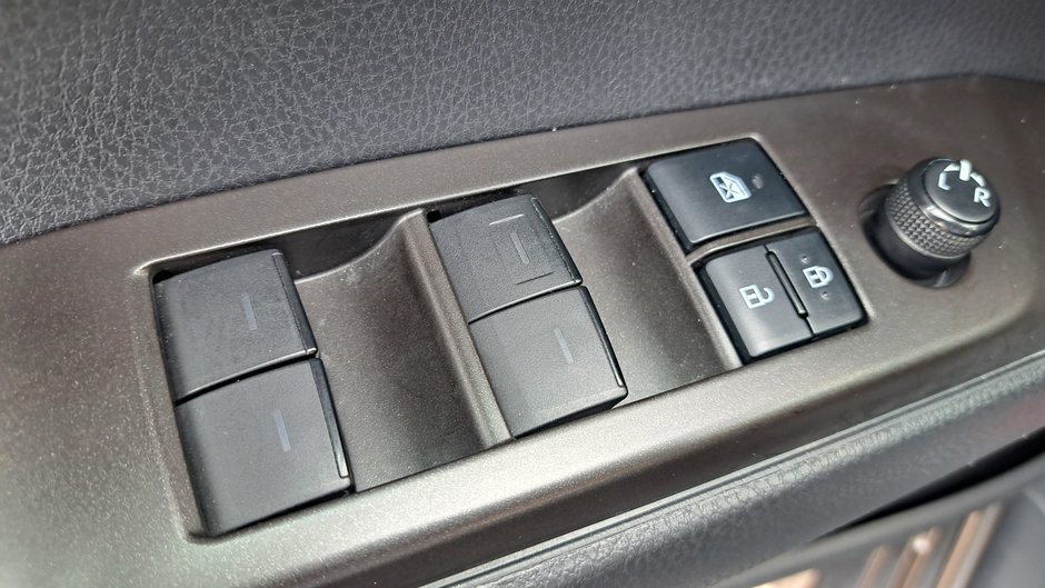 Toyota Camry Hybrid LE 2021-23