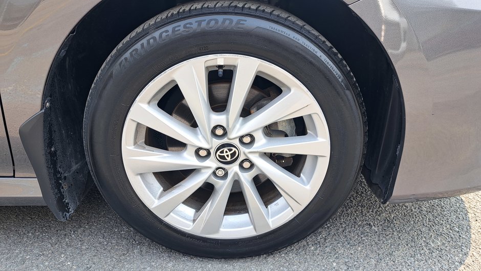 Toyota Camry Hybrid LE 2021-34