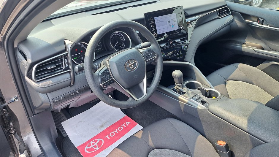 Toyota Camry Hybrid LE 2021-9