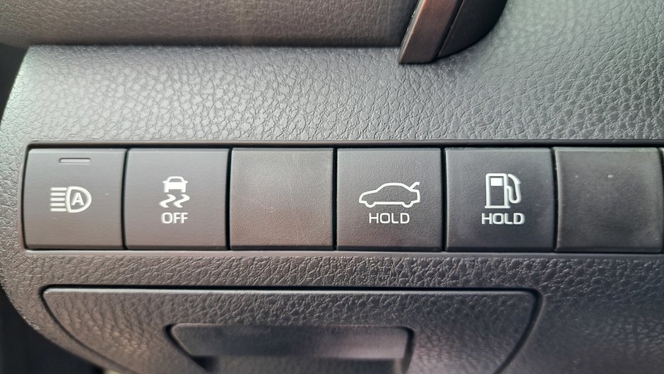 Toyota Camry Hybrid LE 2021-24