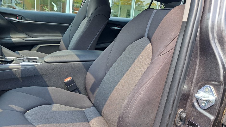 Toyota Camry Hybrid LE 2021-8