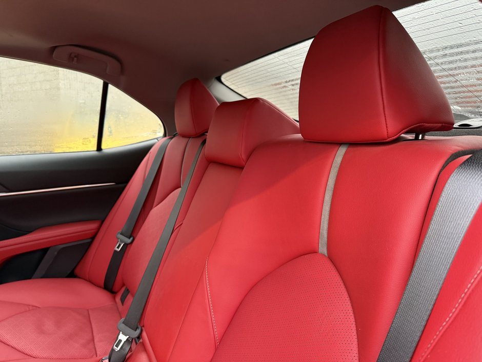 Toyota Camry Hybrid XSE 2021-30