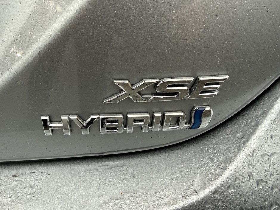 Toyota Camry Hybrid XSE 2021-38