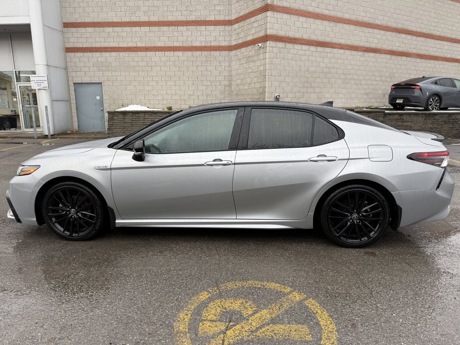 Toyota Camry Hybrid XSE 2021-1