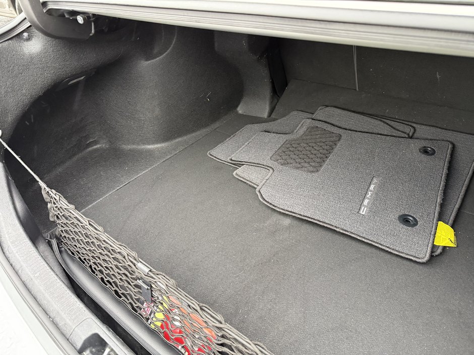 Toyota Camry Hybrid XSE 2021-36