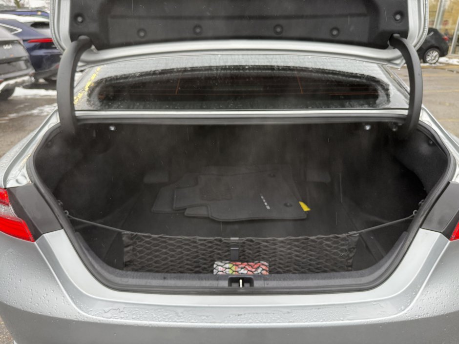 Toyota Camry Hybrid XSE 2021-34