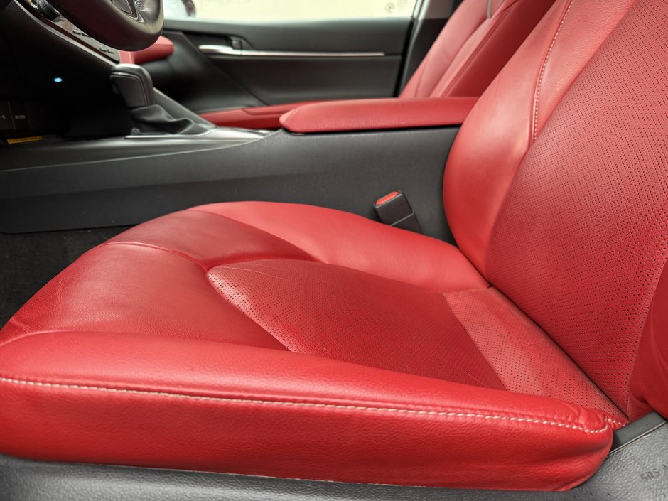 Toyota Camry Hybrid XSE 2021-9