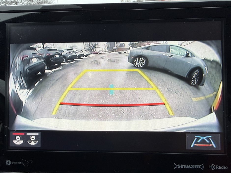 Toyota Camry Hybrid XSE 2021-21