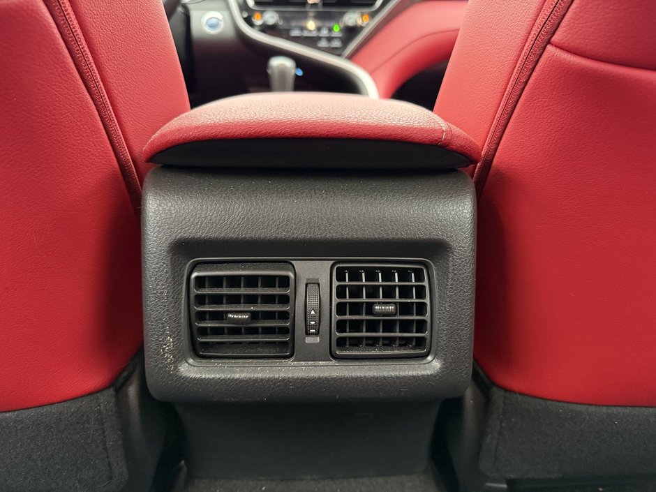 Toyota Camry Hybrid XSE 2021-32