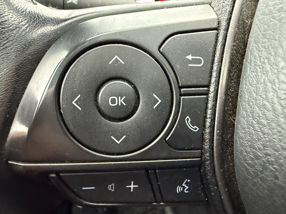 Toyota Camry Hybrid XSE 2021-14