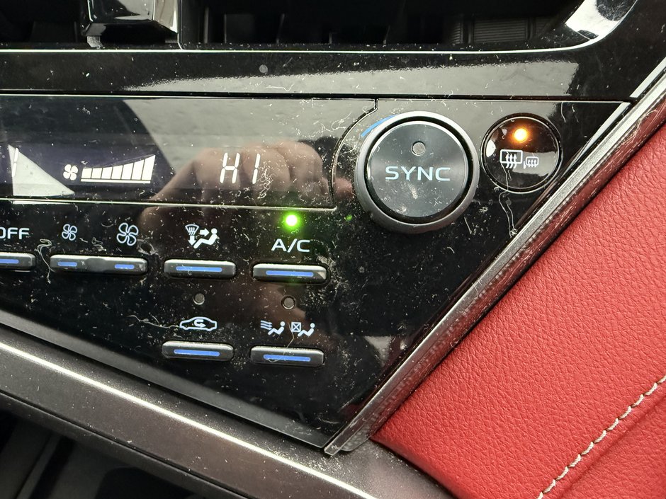 Toyota Camry Hybrid XSE 2021-26