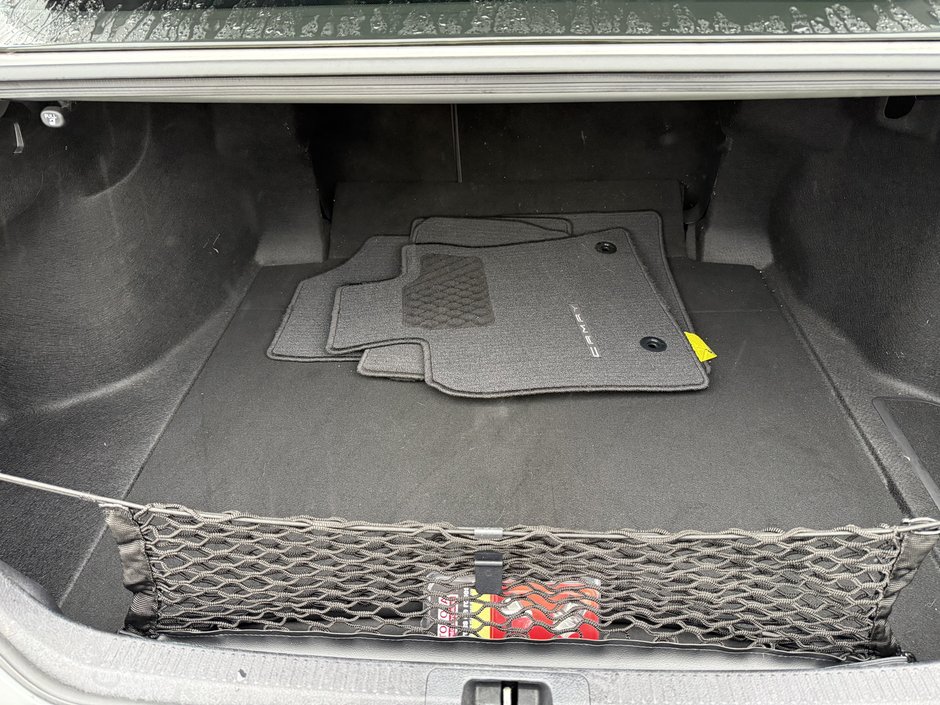 Toyota Camry Hybrid XSE 2021-35