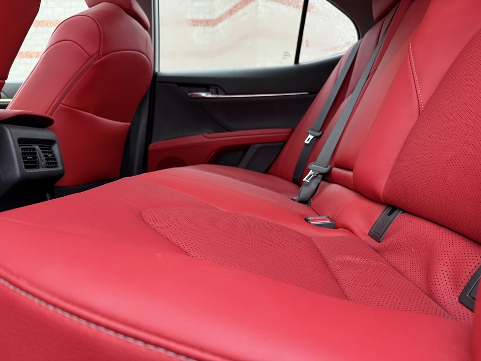 Toyota Camry Hybrid XSE 2021-29