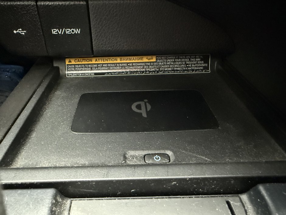 Toyota Camry Hybrid XSE 2021-27