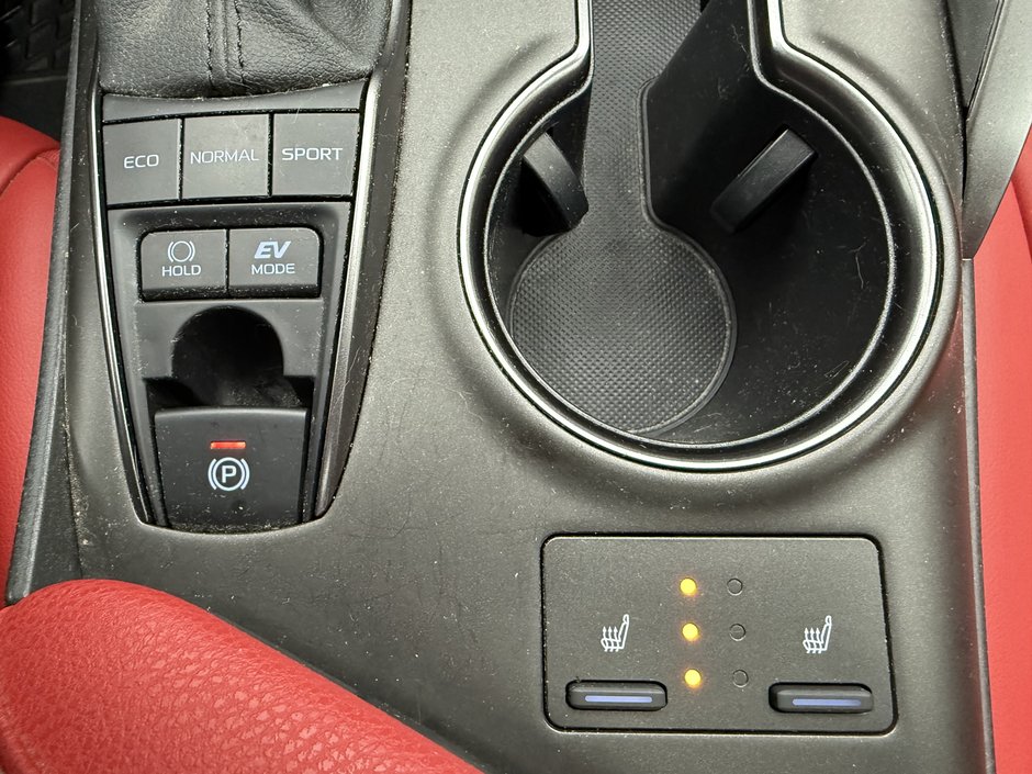 Toyota Camry Hybrid XSE 2021-28