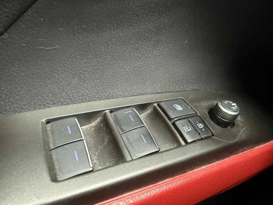 Toyota Camry Hybrid XSE 2021-18