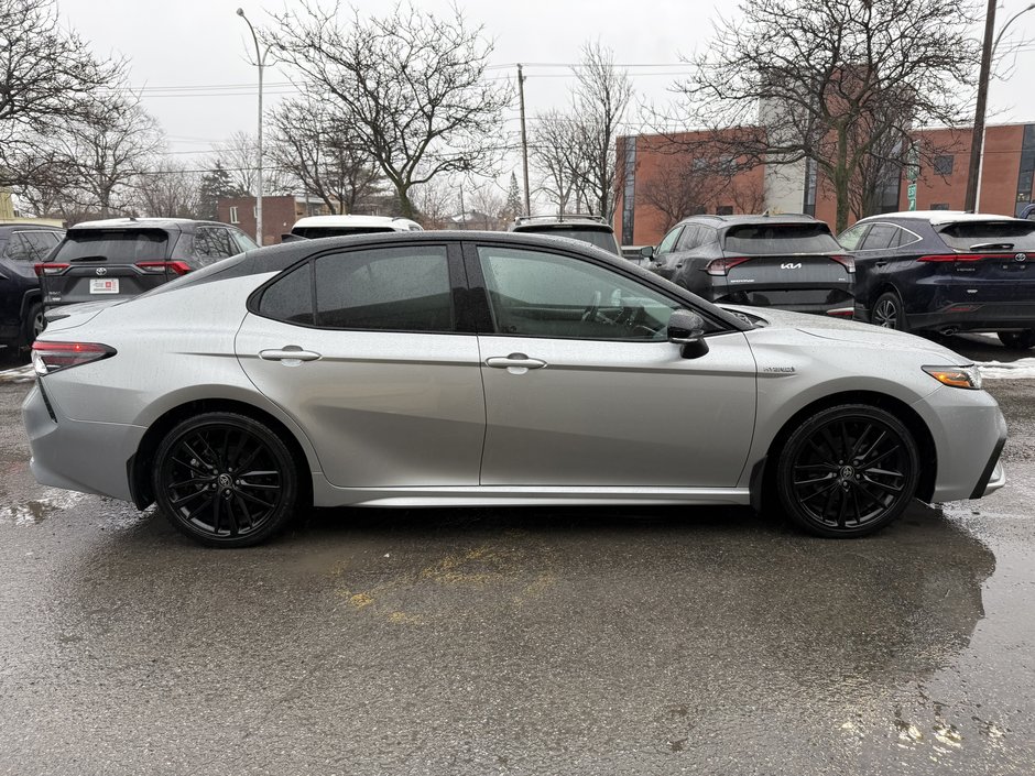 Toyota Camry Hybrid XSE 2021-5