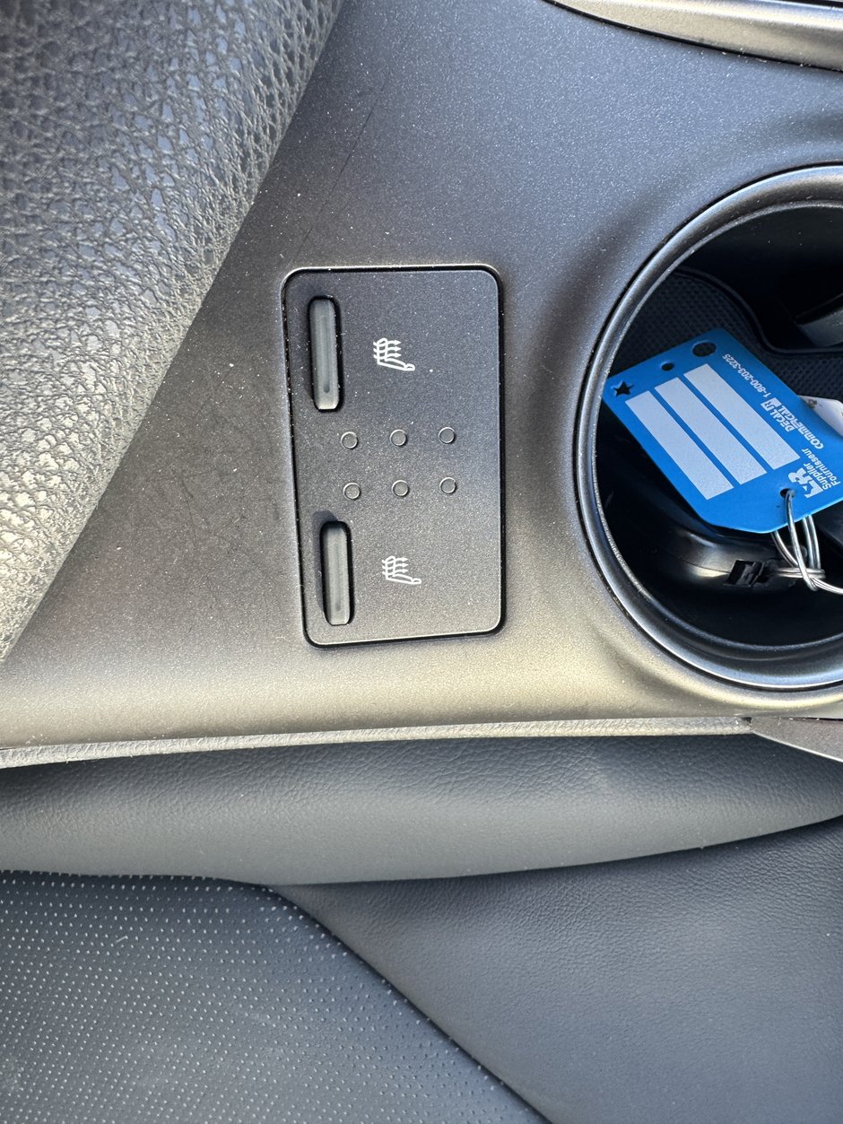 Toyota Camry Hybrid XSE 2023-14