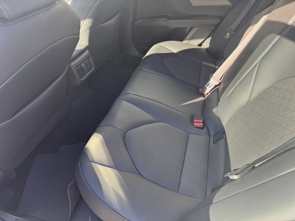 Toyota Camry Hybrid XSE 2023-8