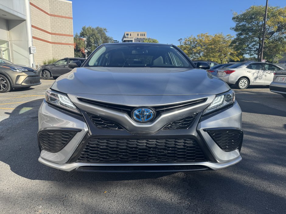 Toyota Camry Hybrid XSE 2023-7
